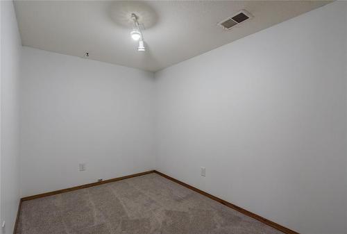 121 Maple Avenue, Mitchell, MB - Indoor Photo Showing Other Room