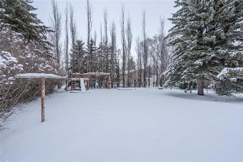 121 Maple Avenue, Mitchell, MB - Outdoor