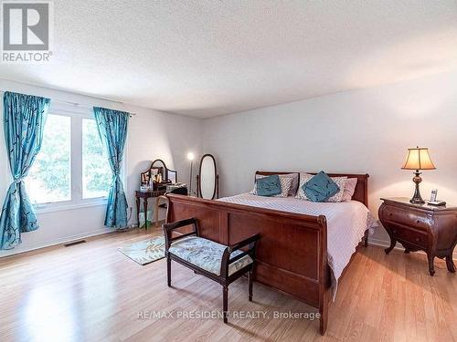 423 Brownridge Drive, Vaughan, ON - Indoor Photo Showing Bedroom