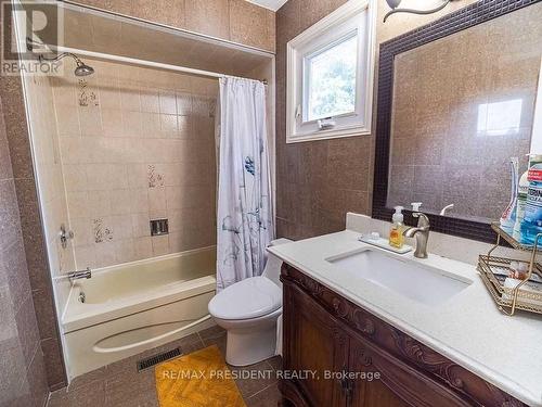 423 Brownridge Drive, Vaughan, ON - Indoor Photo Showing Bathroom