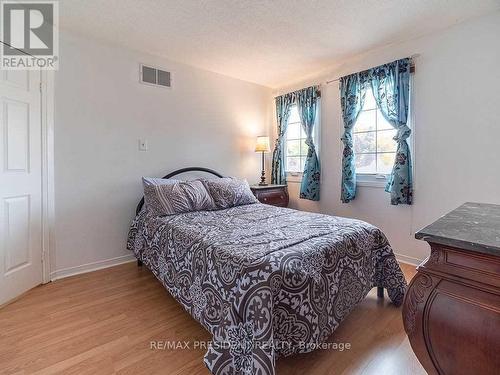 423 Brownridge Drive, Vaughan, ON - Indoor Photo Showing Bedroom