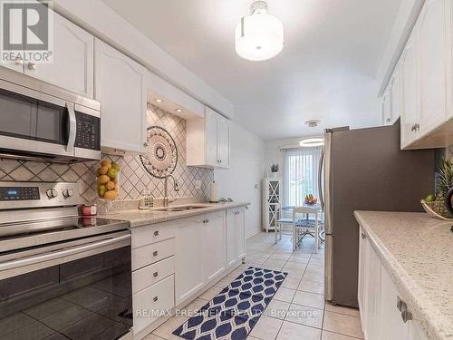 423 Brownridge Drive, Vaughan, ON - Indoor Photo Showing Kitchen