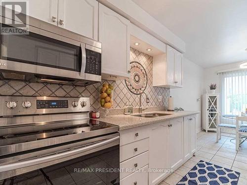 423 Brownridge Drive, Vaughan, ON - Indoor Photo Showing Kitchen With Double Sink