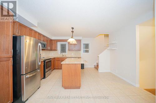 15 Eliza Avenue N, Kitchener, ON - Indoor Photo Showing Kitchen