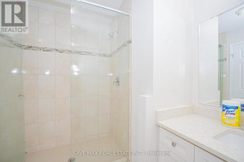 15 Eliza Avenue N, Kitchener, ON - Indoor Photo Showing Bathroom