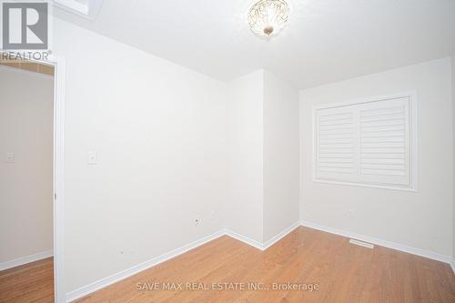 15 Eliza Avenue N, Kitchener, ON - Indoor Photo Showing Other Room