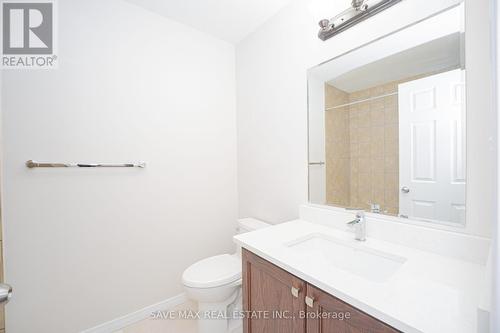 15 Eliza Avenue N, Kitchener, ON - Indoor Photo Showing Bathroom