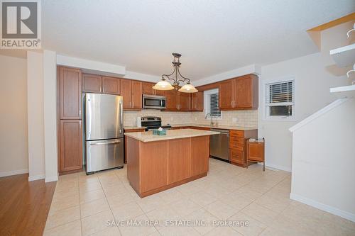 15 Eliza Avenue N, Kitchener, ON - Indoor Photo Showing Kitchen