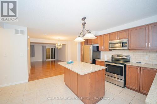 15 Eliza Avenue N, Kitchener, ON - Indoor Photo Showing Kitchen