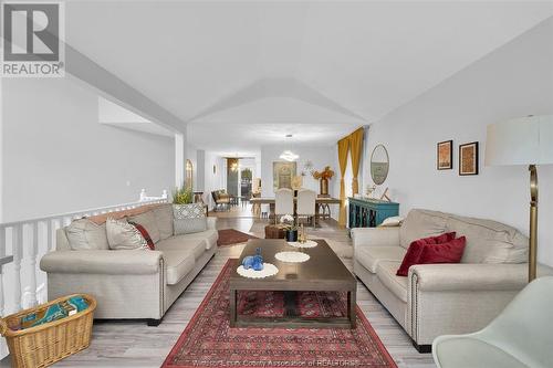 569 Cabana Road, Windsor, ON - Indoor Photo Showing Living Room