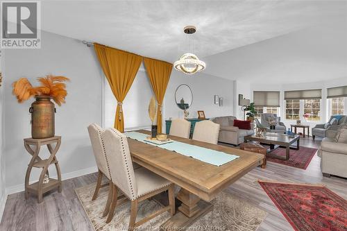 569 Cabana Road, Windsor, ON - Indoor Photo Showing Living Room