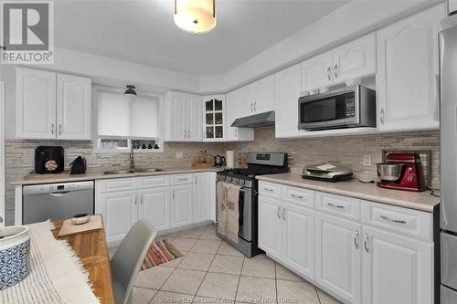 569 Cabana Road, Windsor, ON - Indoor Photo Showing Kitchen With Double Sink