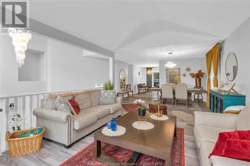 569 Cabana Road, Windsor, ON - Indoor Photo Showing Living Room