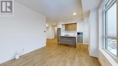 3007 - 30 Upper Mall Way, Vaughan, ON - Indoor Photo Showing Kitchen