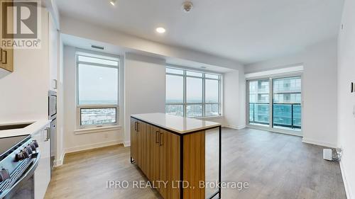 3007 - 30 Upper Mall Way, Vaughan, ON - Indoor Photo Showing Kitchen