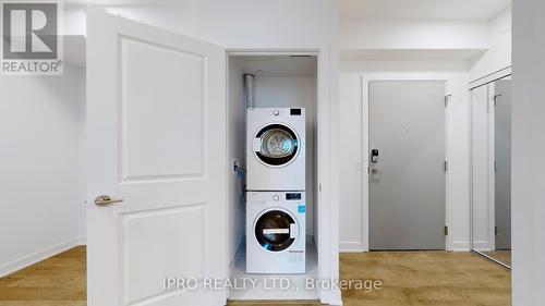 3007 - 30 Upper Mall Way, Vaughan, ON - Indoor Photo Showing Laundry Room