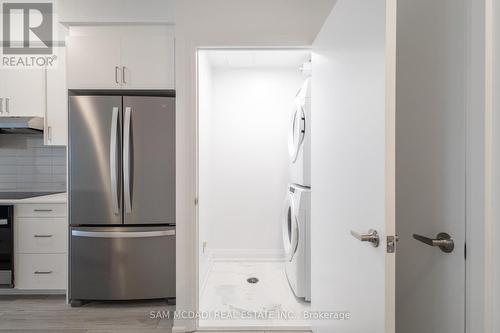 307 - 1035 Southdown Road, Mississauga, ON - Indoor Photo Showing Kitchen