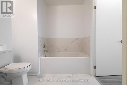 307 - 1035 Southdown Road, Mississauga, ON - Indoor Photo Showing Bathroom