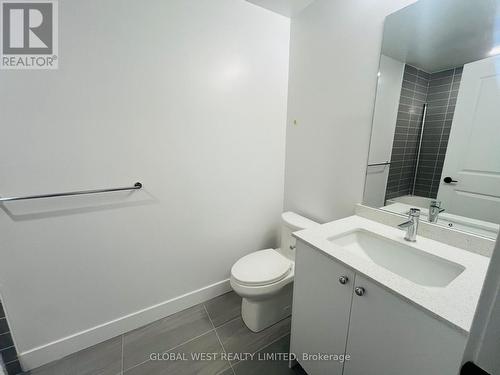 425 - 2343 Khalsa Gate, Oakville, ON - Indoor Photo Showing Bathroom