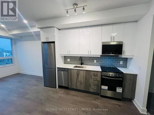 425 - 2343 Khalsa Gate, Oakville, ON - Indoor Photo Showing Kitchen