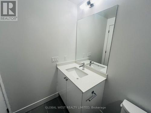 425 - 2343 Khalsa Gate, Oakville, ON - Indoor Photo Showing Bathroom