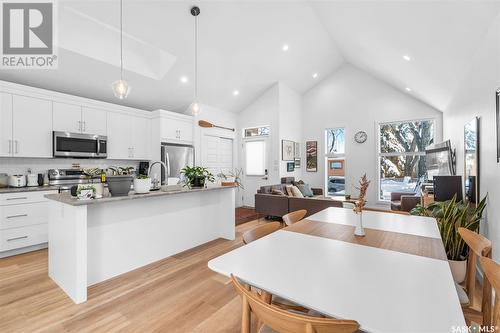 721 I Avenue S, Saskatoon, SK - Indoor Photo Showing Kitchen With Upgraded Kitchen