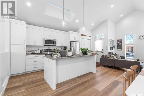 721 I Avenue S, Saskatoon, SK - Indoor Photo Showing Kitchen With Upgraded Kitchen