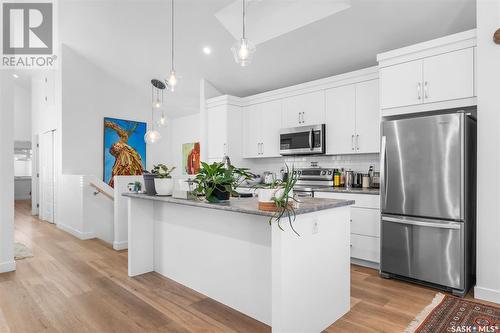 721 I Avenue S, Saskatoon, SK - Indoor Photo Showing Kitchen With Upgraded Kitchen