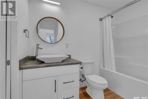 721 I Avenue S, Saskatoon, SK - Indoor Photo Showing Bathroom