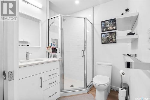 721 I Avenue S, Saskatoon, SK - Indoor Photo Showing Bathroom