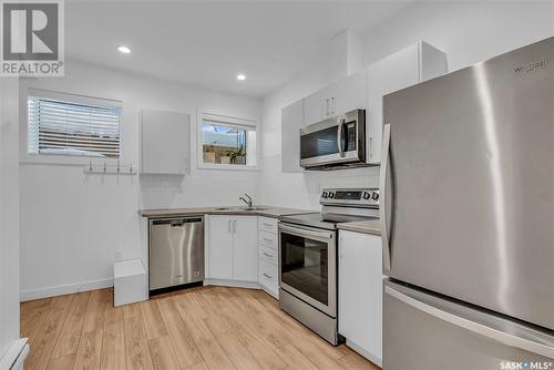 721 I Avenue S, Saskatoon, SK - Indoor Photo Showing Kitchen