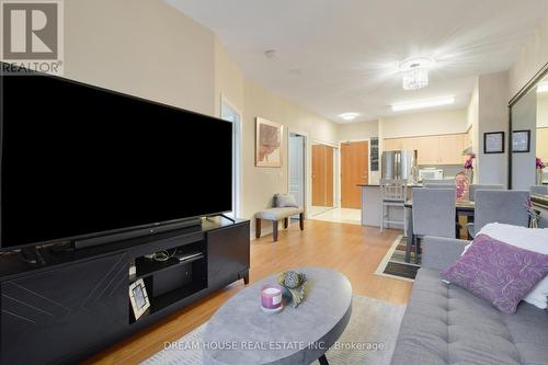 114 - 50 Disera Drive, Vaughan, ON - Indoor Photo Showing Living Room