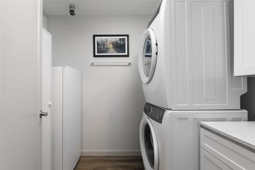 103-489 Highway 33 Highway, Kelowna, BC - Indoor Photo Showing Laundry Room