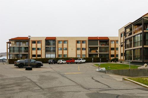 103-489 Highway 33 Highway, Kelowna, BC - Outdoor With Facade