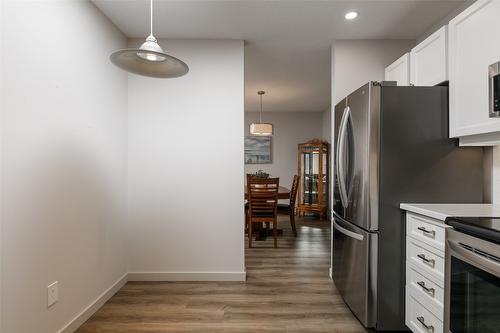 103-489 Highway 33 Highway, Kelowna, BC - Indoor Photo Showing Kitchen