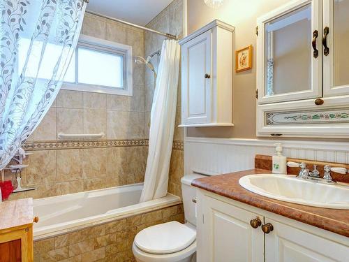 Salle de bains - 3373 Rue Donald, Laval (Fabreville), QC - Indoor Photo Showing Bathroom