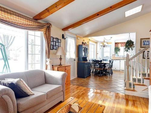 Salon - 3373 Rue Donald, Laval (Fabreville), QC - Indoor Photo Showing Living Room