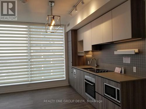 4002 - 898 Portage Parkway, Vaughan, ON - Indoor Photo Showing Kitchen With Double Sink