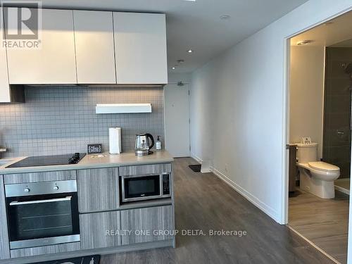 4002 - 898 Portage Parkway, Vaughan, ON - Indoor Photo Showing Kitchen