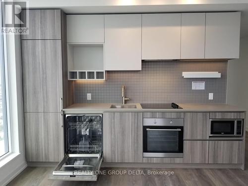 4002 - 898 Portage Parkway, Vaughan, ON - Indoor Photo Showing Kitchen