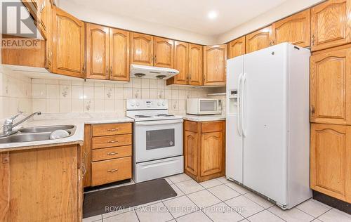 7208 Hermitage Road, Mississauga, ON - Indoor Photo Showing Kitchen With Double Sink