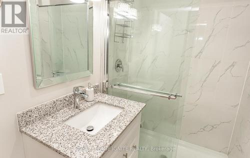 7208 Hermitage Road, Mississauga, ON - Indoor Photo Showing Bathroom