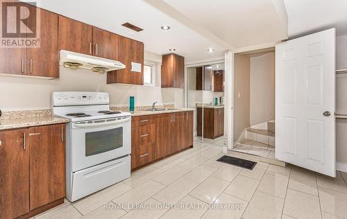 7208 Hermitage Road, Mississauga, ON - Indoor Photo Showing Kitchen With Double Sink