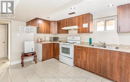 7208 Hermitage Road, Mississauga, ON - Indoor Photo Showing Kitchen With Double Sink