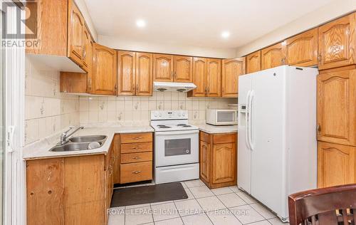 7208 Hermitage Road, Mississauga, ON - Indoor Photo Showing Kitchen With Double Sink