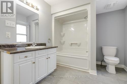 213 Cumberland Street, Cornwall, ON - Indoor Photo Showing Bathroom