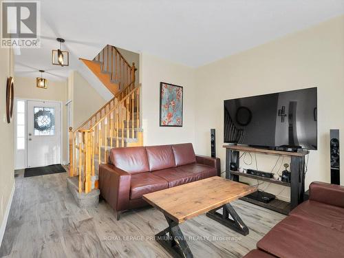 62 Twin Willow Crescent, Brampton, ON - Indoor Photo Showing Living Room