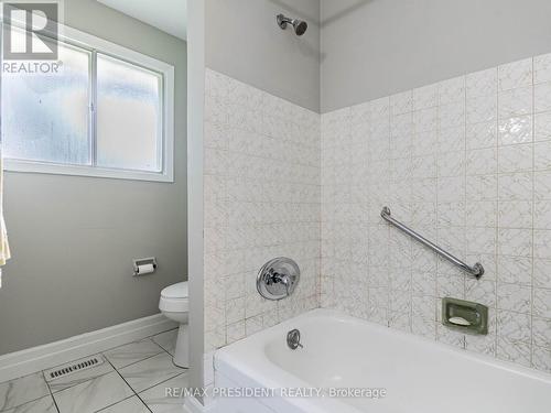 197 Blair Road, Cambridge, ON - Indoor Photo Showing Bathroom