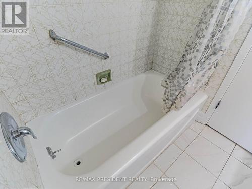 197 Blair Road, Cambridge, ON - Indoor Photo Showing Bathroom