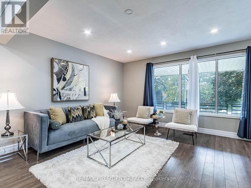 197 Blair Road, Cambridge, ON - Indoor Photo Showing Living Room